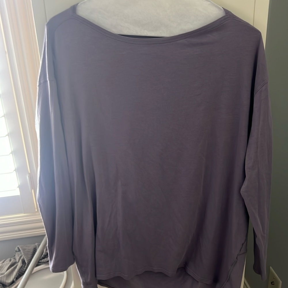 Lululemon back in action l/s tee.. either size 10 or 12.  Smoke free home.